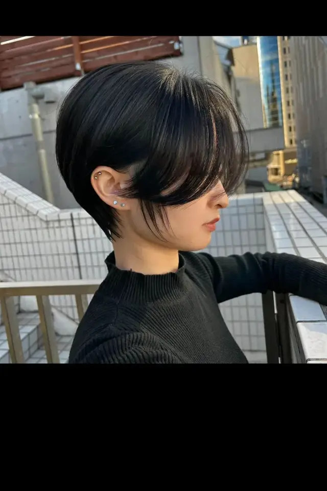 Nobu Rei - 성인, 도시 기록 AI 캐릭터
