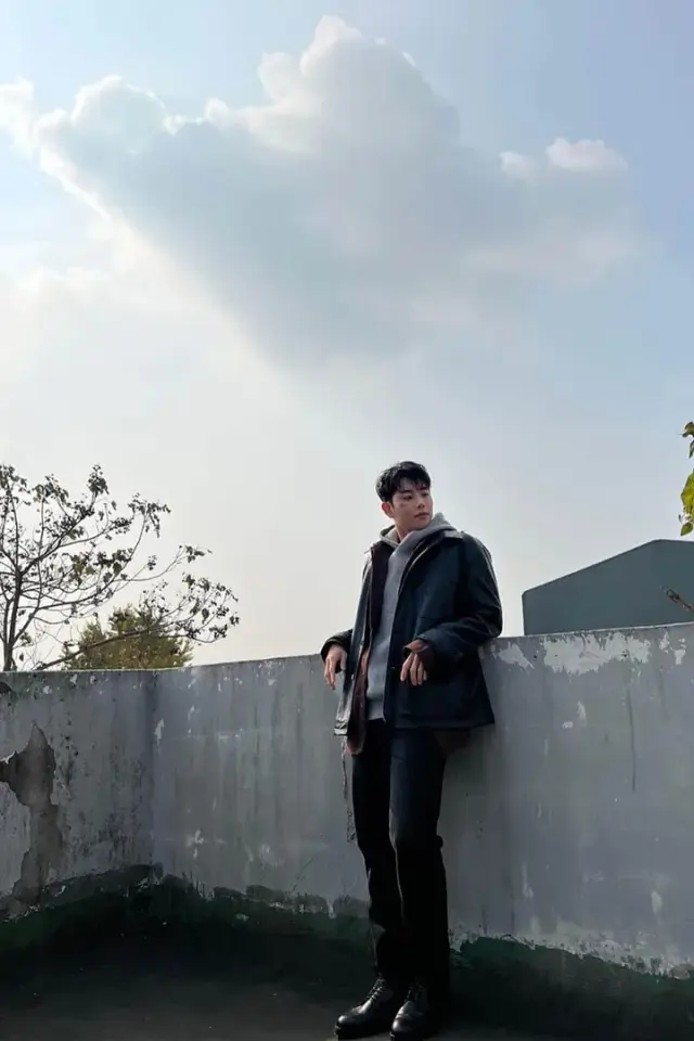 Jae Mora - dewasa, pilihan Karakter AI