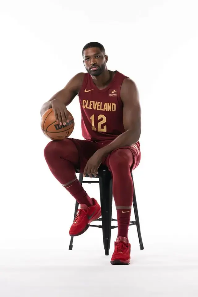 Realtristan13 - 성인 편집자, 고요한 스튜디오 AI 캐릭터