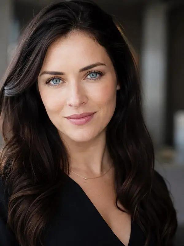 Megan Fox - personaje IA de contraste